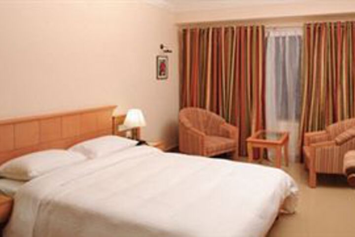 Room 4 of 9