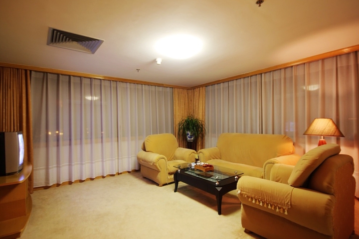 Room 6 of 14