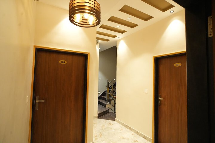 Ballroom/Hall 28 of 34