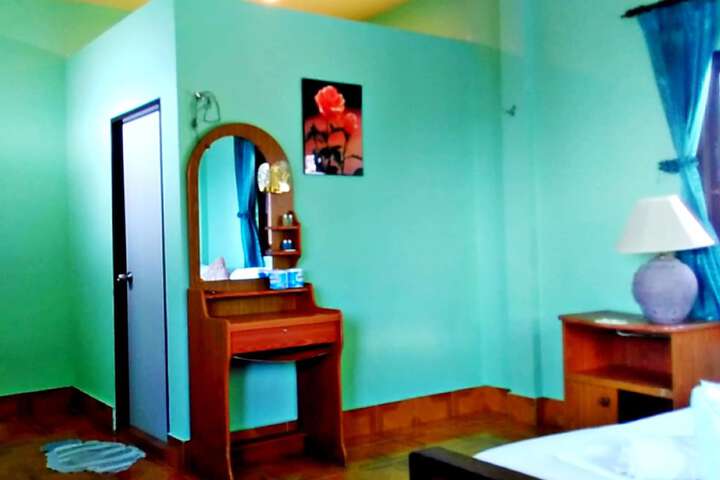 Room 4 of 60