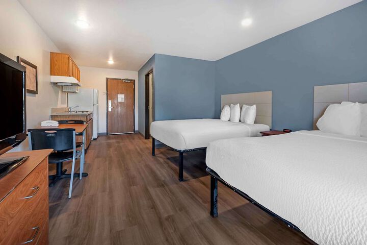 Standard Studio 1 Queen Bed (6 of 11)