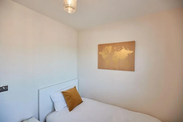 Room 5 of 14