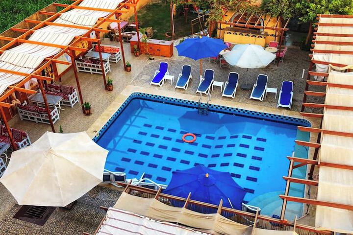 Pool 53 of 107