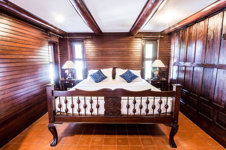 Room 9 of 32