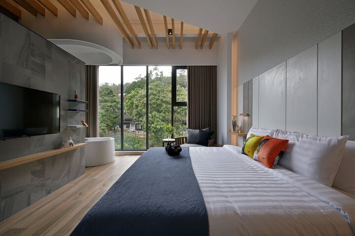 Room 28 of 53