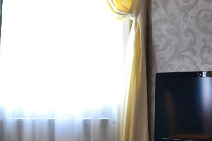 Room 2 of 10