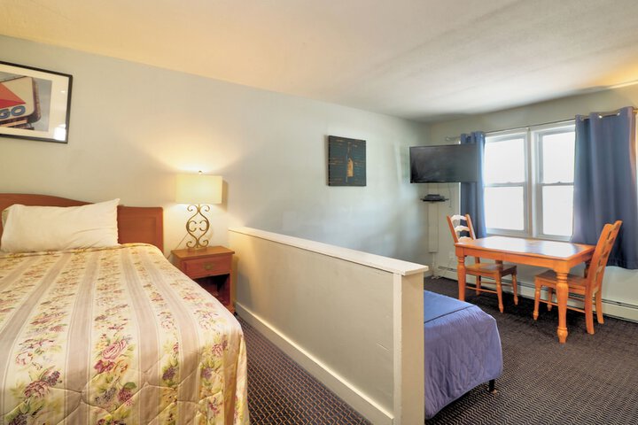 1 King Bed (4 of 10)