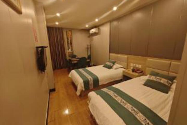 Room 16 of 17