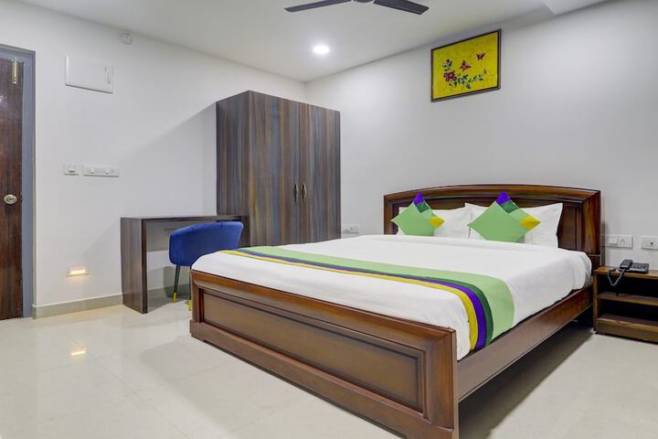 Room 14 of 33