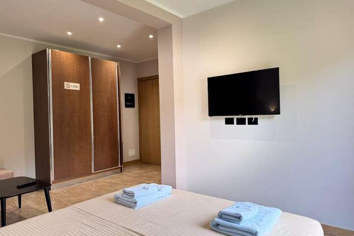 Room 10 of 95
