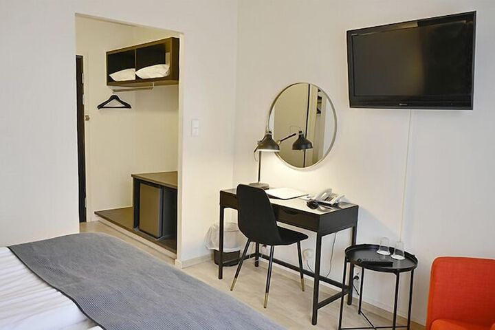 Room 7 of 30