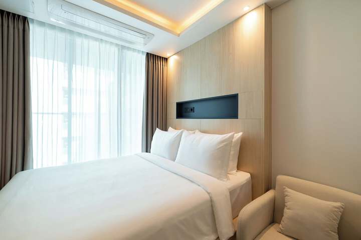 Room 5 of 15