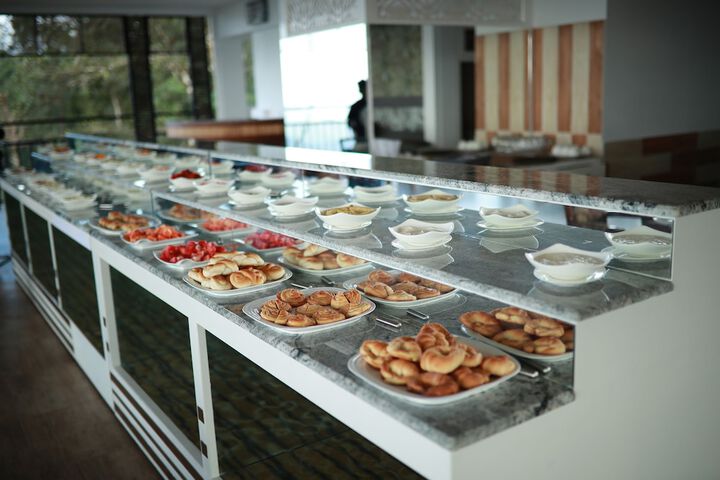 Dining 78 of 94