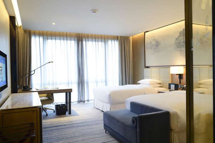 Room 20 of 107