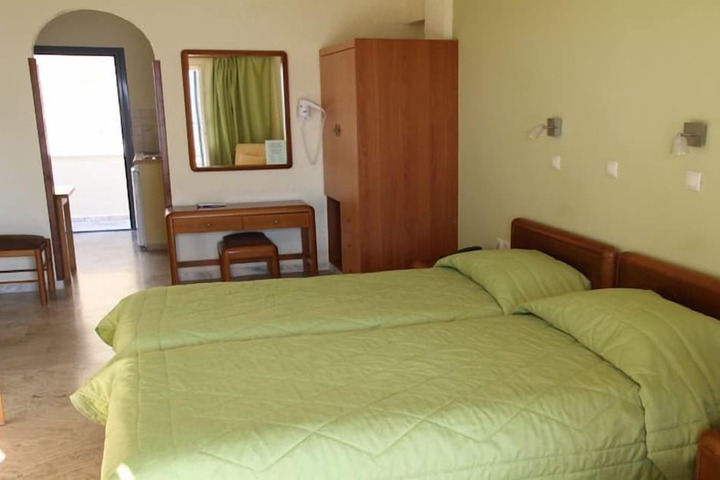 Room 8 of 36