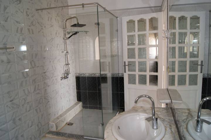 Room 72 of 114