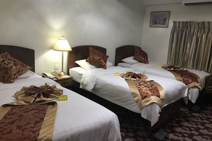 Room 11 of 38