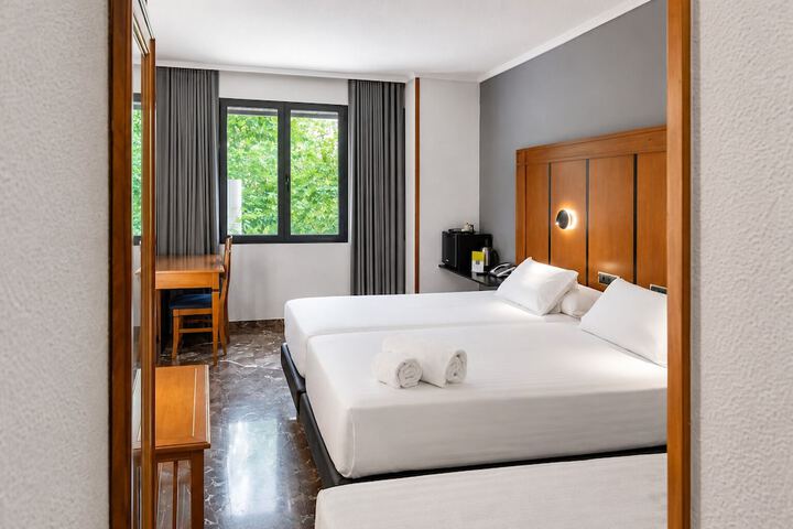 Room 26 of 47