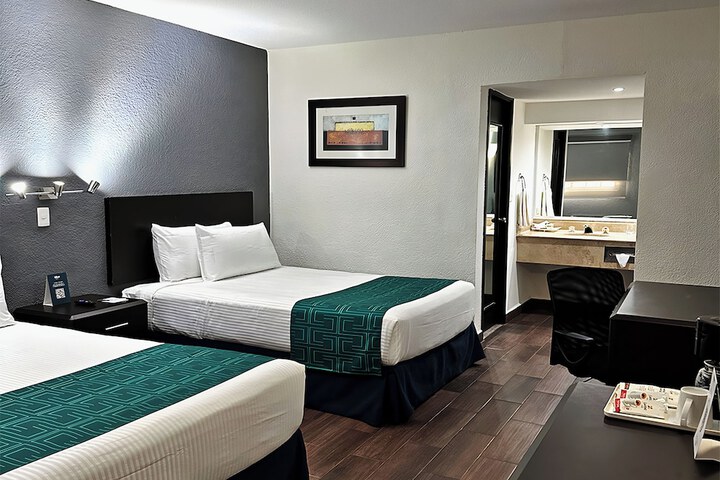 Room 20 of 215