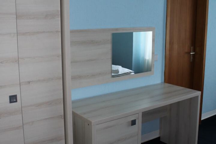 Room 17 of 37