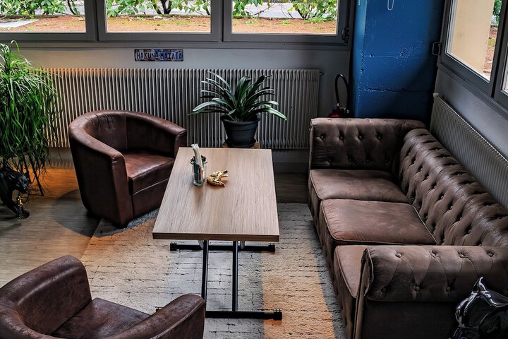 Lounge 42 of 53