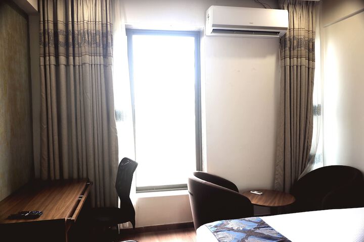 Room 11 of 27