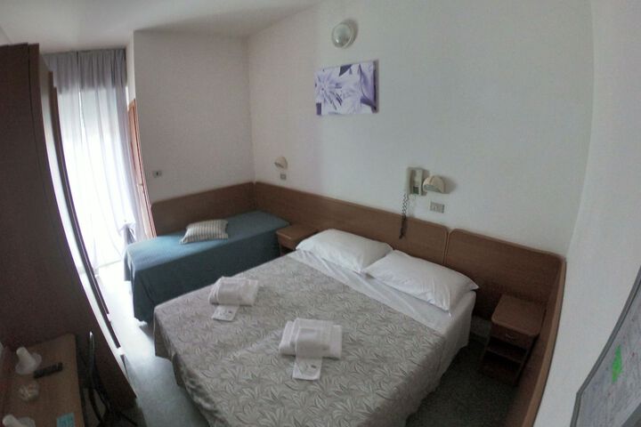 Room 10 of 34