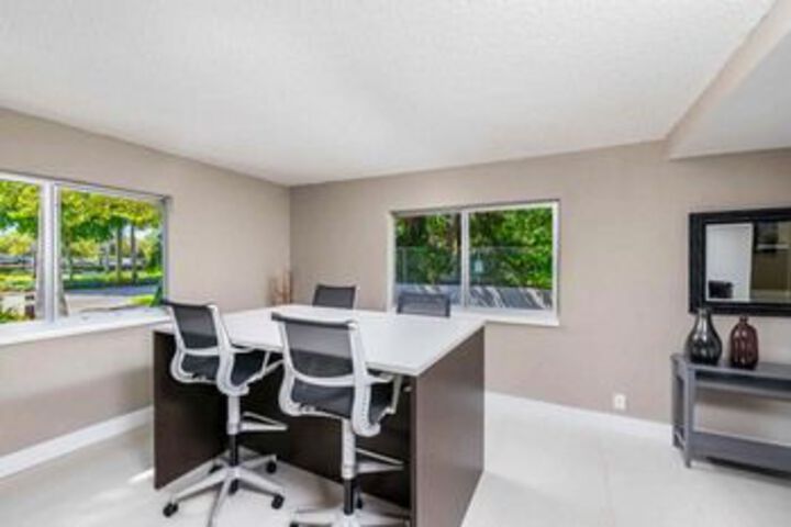Business Center 22 of 69
