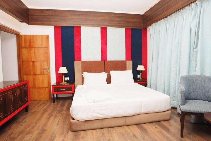 Room 8 of 33