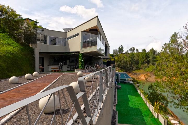 EleMYNT LifeStyle Hotel