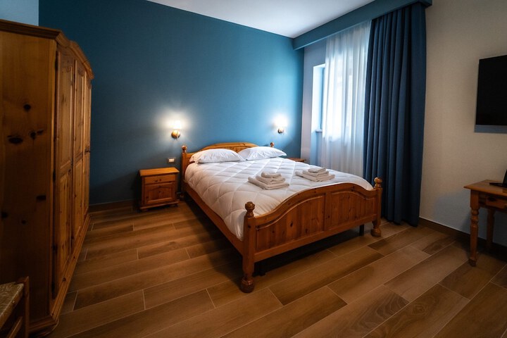 Room 8 of 16