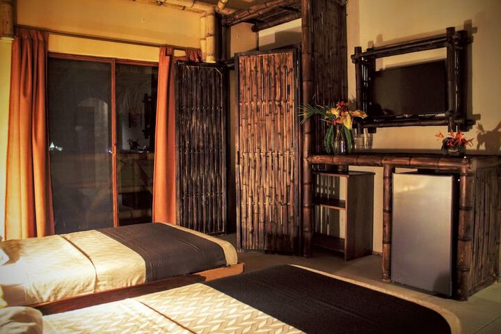 Room 2 of 170