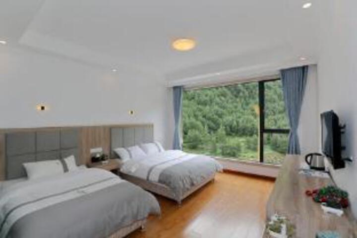 Room 7 of 9