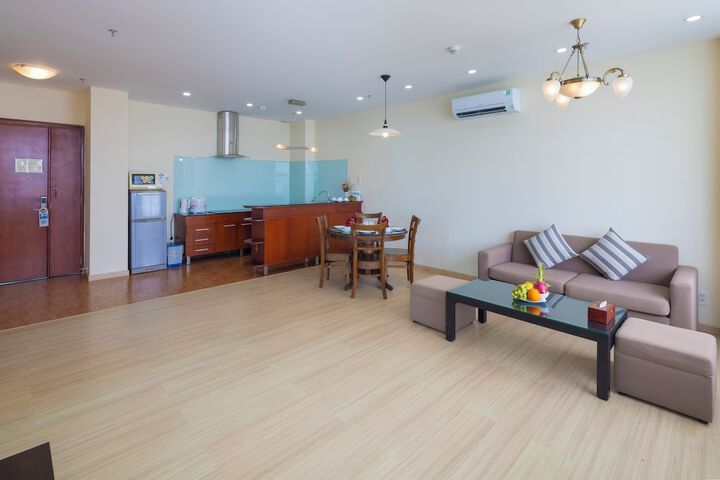 Room 25 of 77