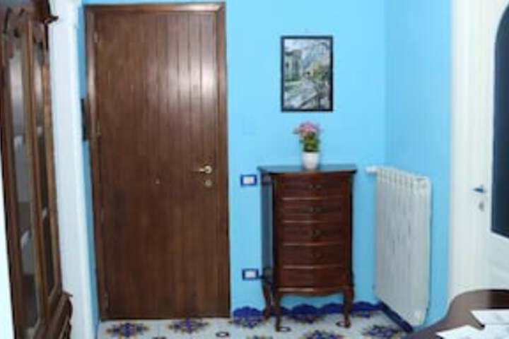 Room 25 of 33