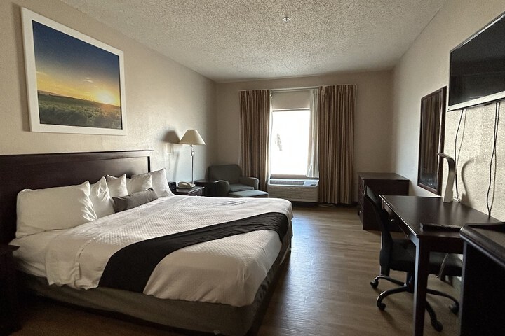 1 King Bed (1 of 3)