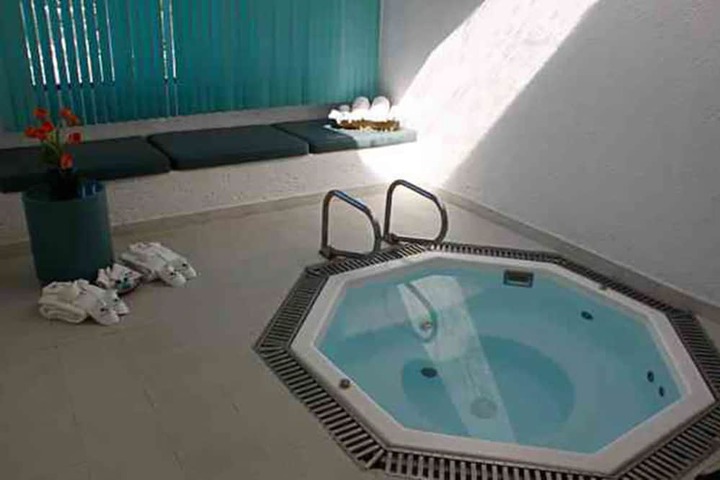 Pools & Facilities