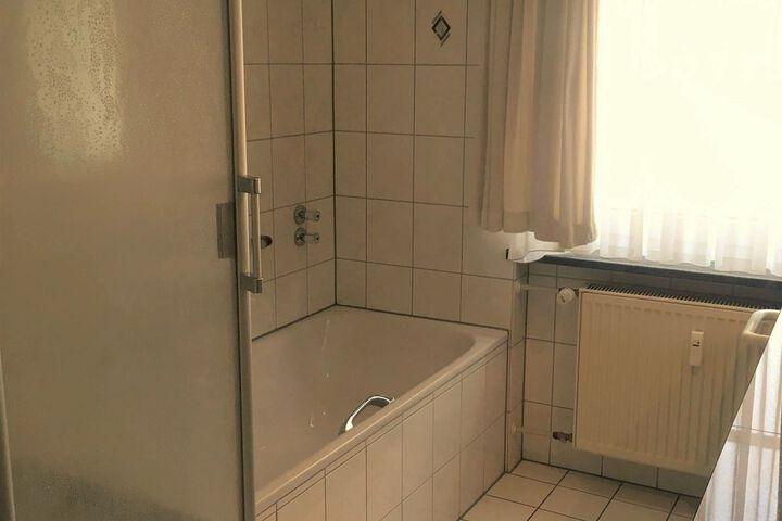 Room 11 of 16