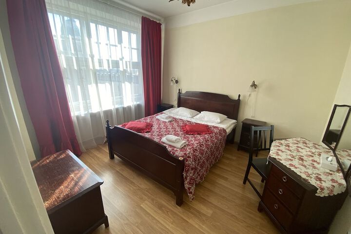 Room 104 of 272