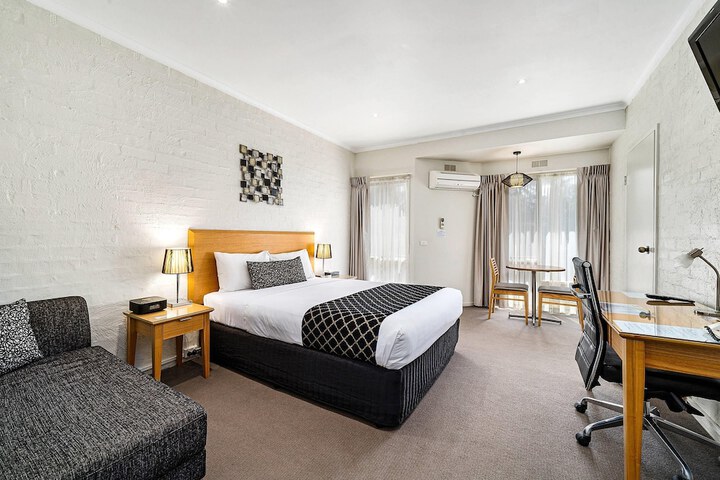 Room 3 of 26