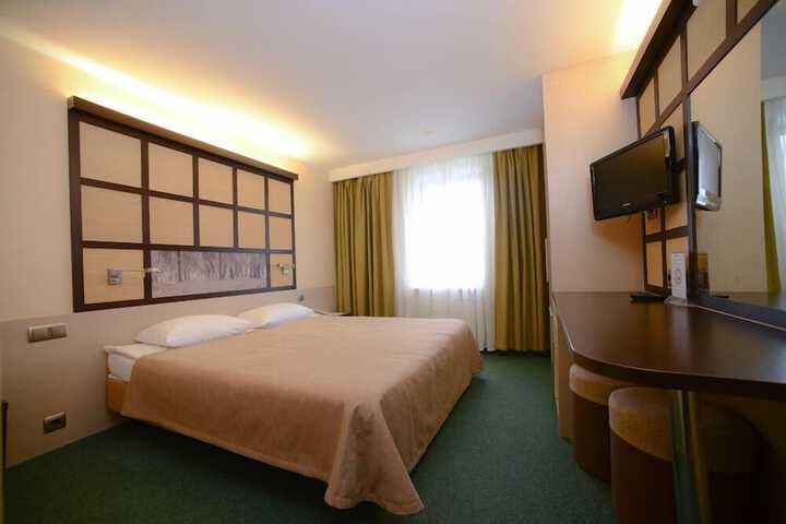 Room 5 of 42