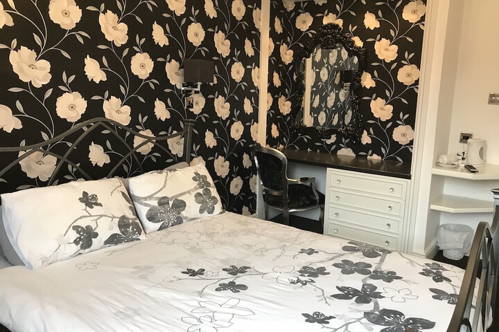 Room 8 of 38