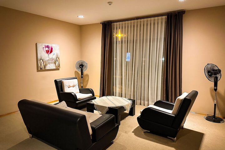 Room 9 of 18
