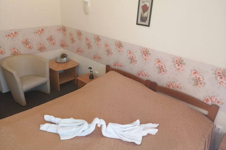 Room 27 of 46