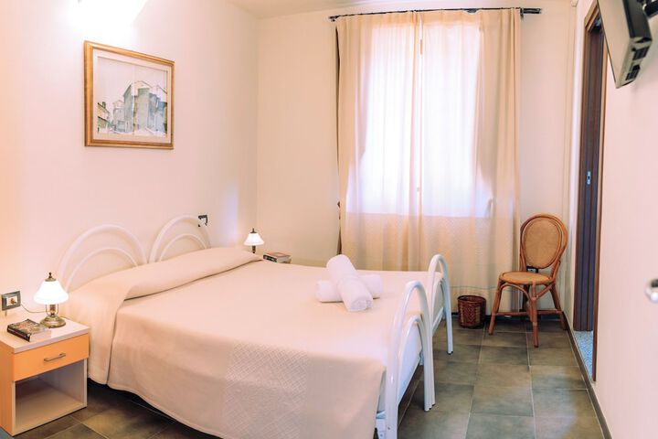 Room 2 of 18