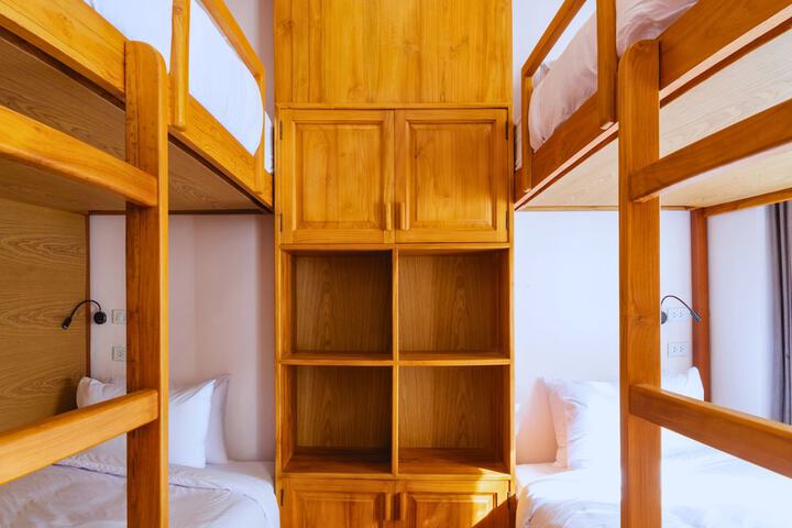 Room 14 of 65
