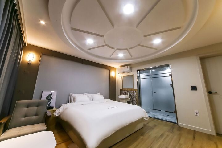 Room 54 of 67