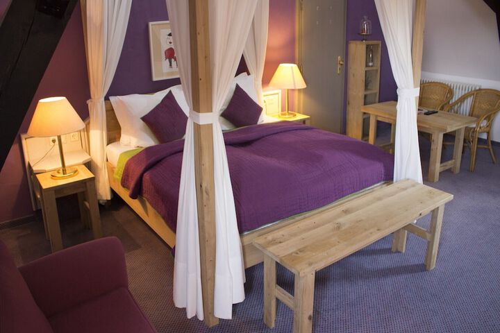 Room 4 of 28