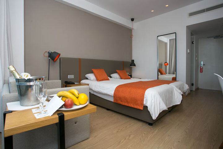 Room 9 of 75