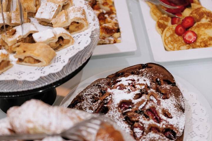Breakfast/Coffee Service 86 of 110